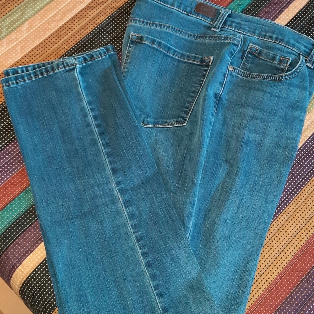 Lee Classic Fit Size 12 Straight Leg Jeans